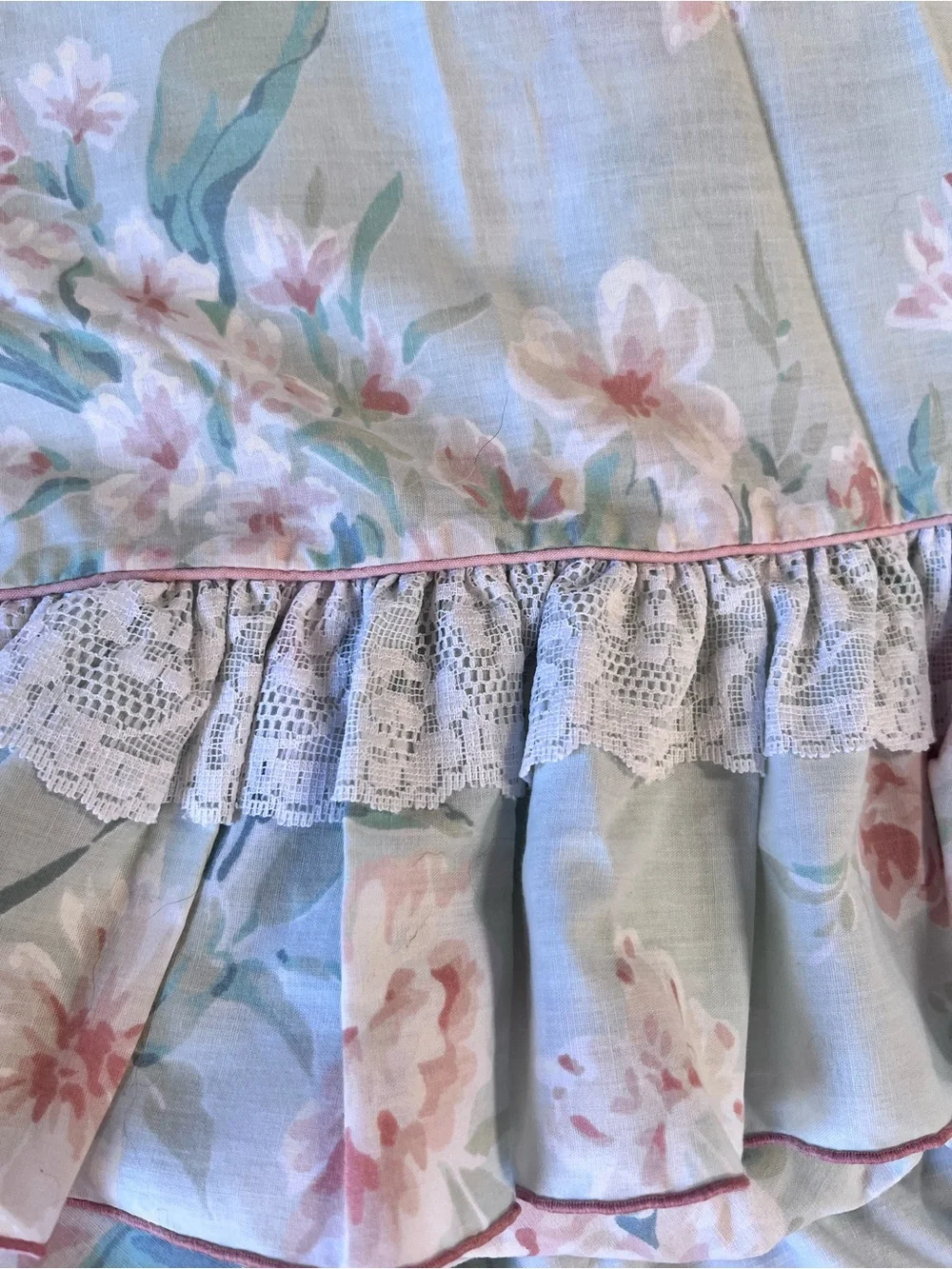 Vintage J.P. Steven’s Floral ruffled Lace Full Sheet Set